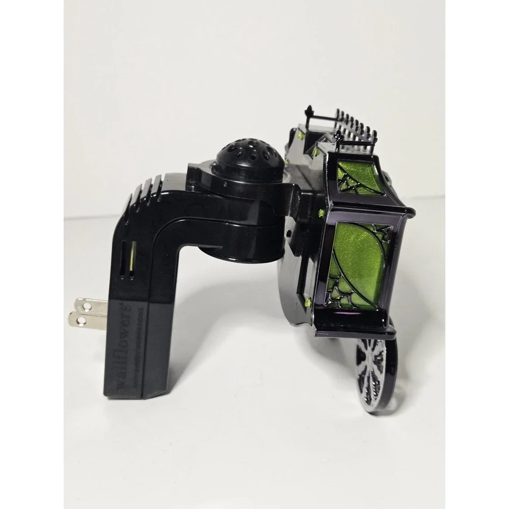 Bath & Body Works Halloween Creepy Carriage Wallflowers Projector Fragrance Plug